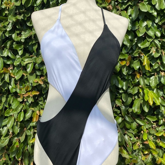 NWT Bar III Women's One Piece Swimsuit Medium Black White Color Block Halter - Picture 3 of 7